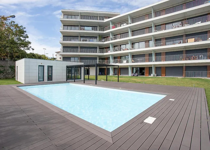 Liiiving In Porto - Dragao Pool View