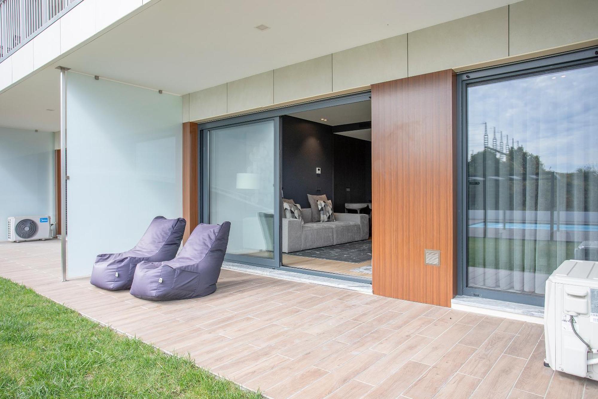 Liiiving In - Dragao Pool View Apartment