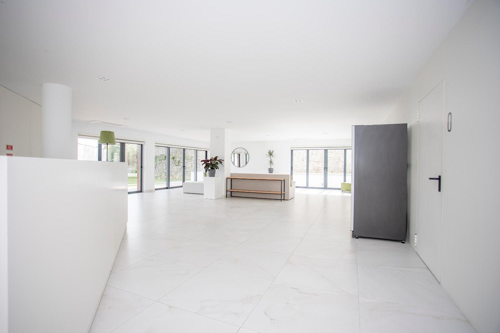 Liiiving In - Dragao Pool View Apartment