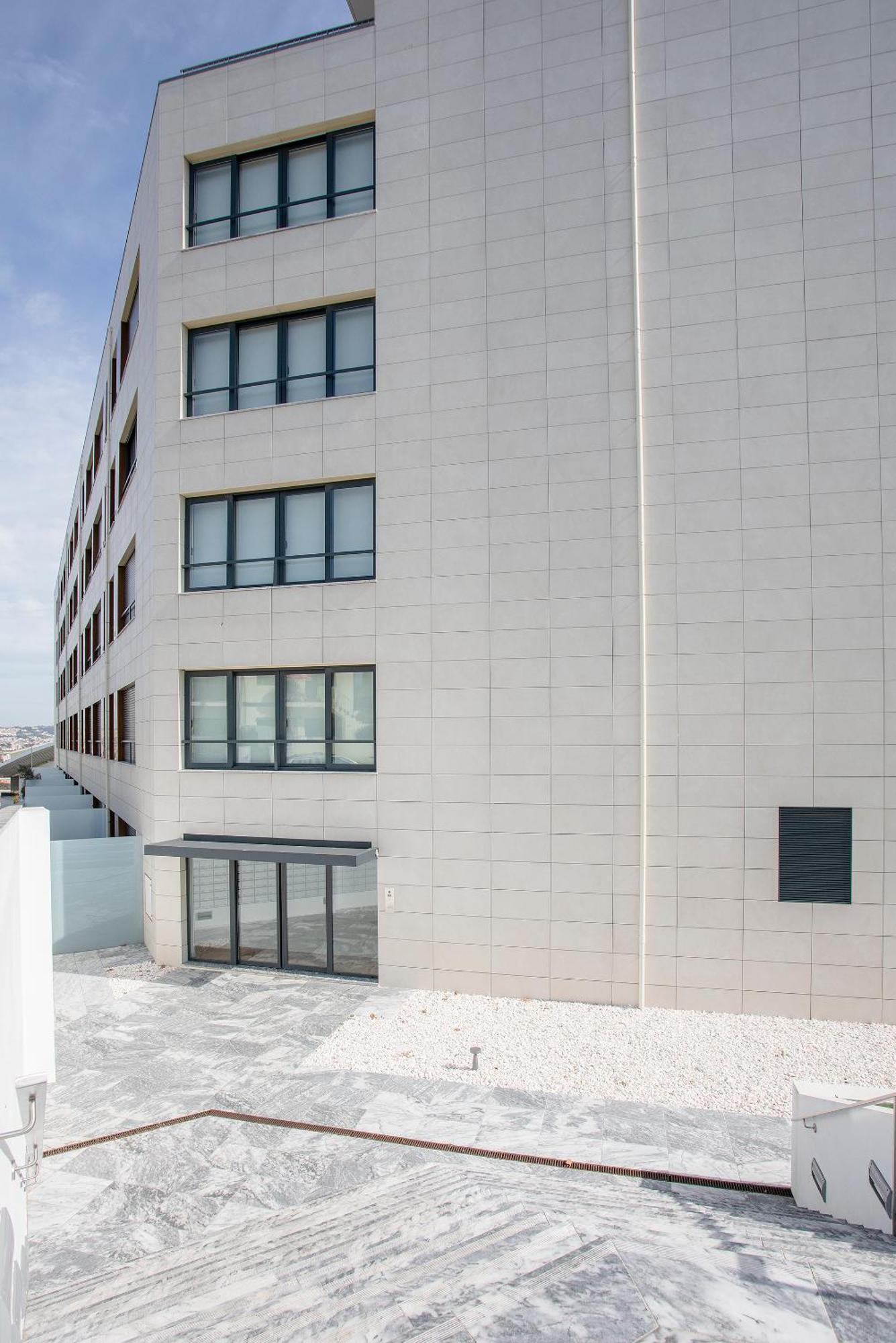 Liiiving In - Dragao Pool View Apartment *