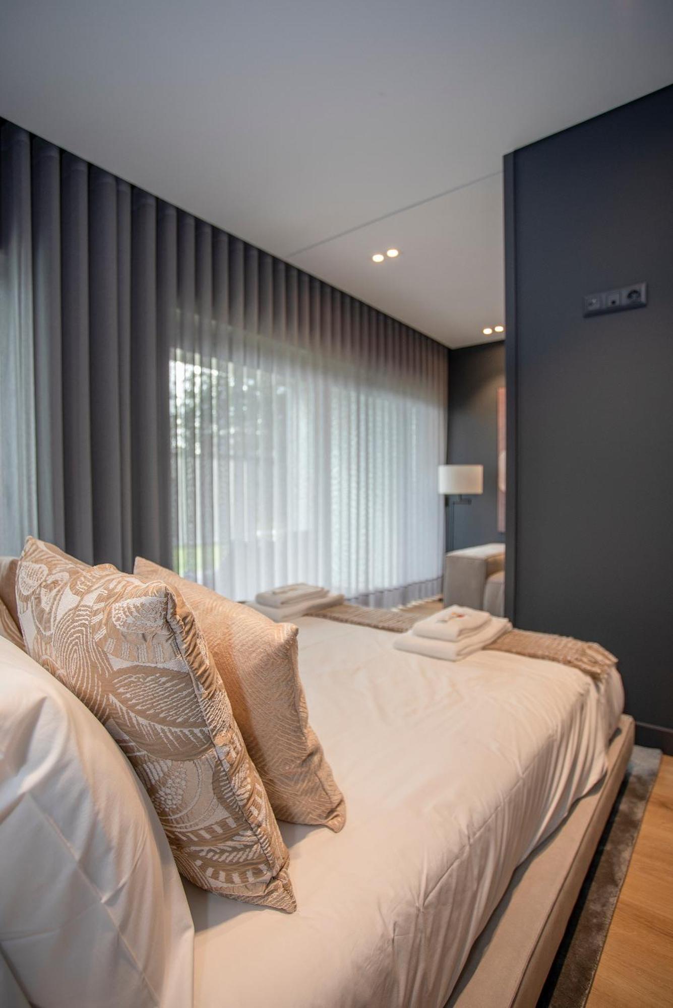 Liiiving In - Dragao Pool View Apartment *