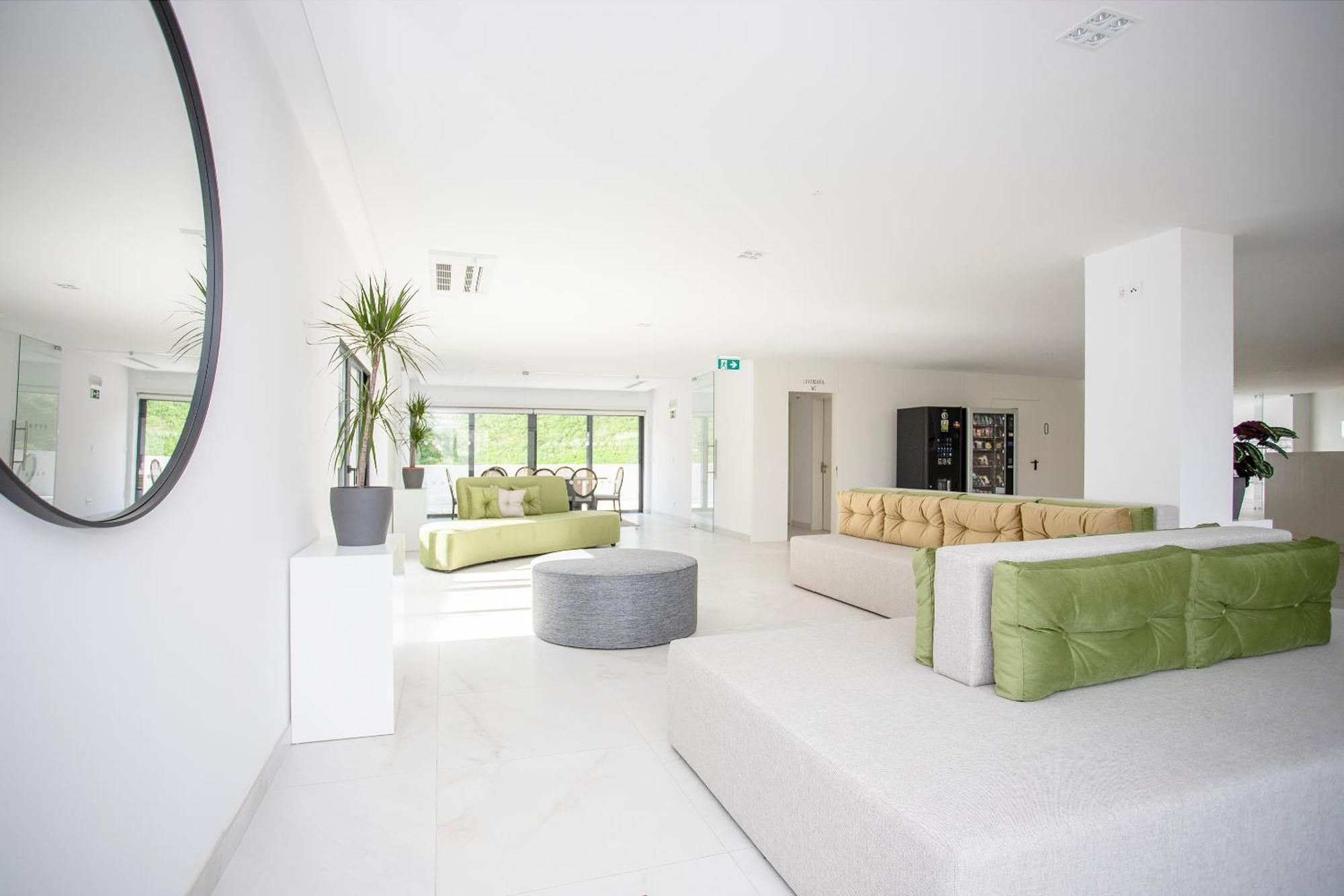 Liiiving In - Dragao Pool View Apartment